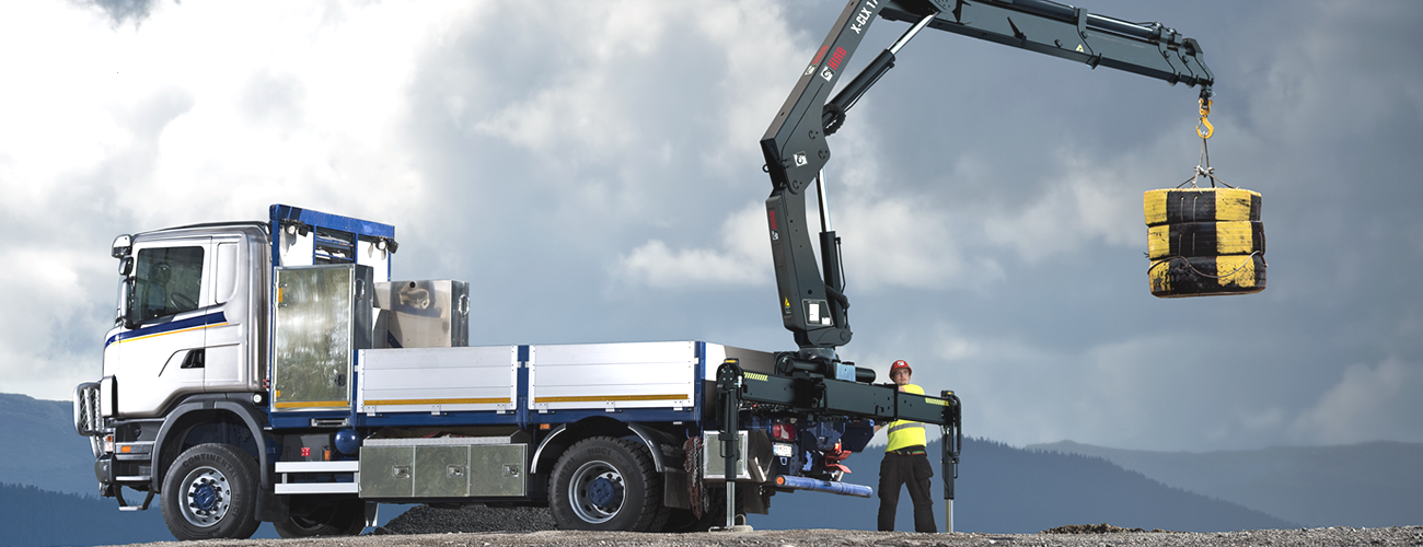 Hiab（ヒアブ）は、世界有数の陸上荷役運搬機械メーカーであり、中部ローダー販売株式会社はその中部地区総販売元です